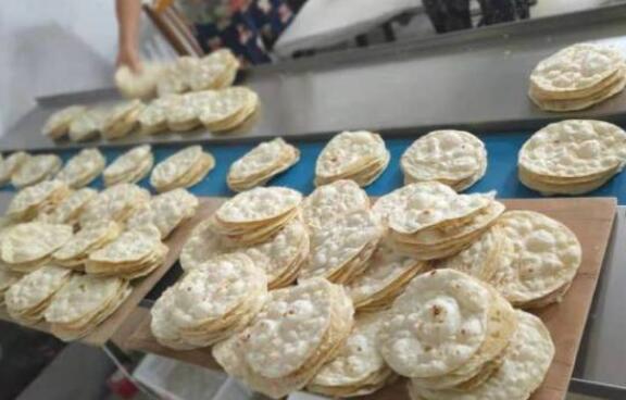 制作淄博烧烤小饼的设备厂家，淄博烧烤小饼机器哪里有卖？