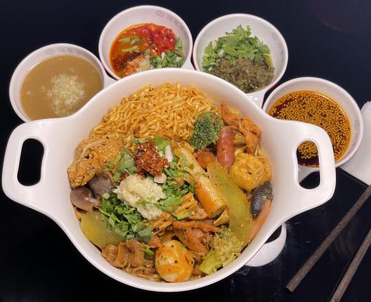 阔巷子土鸡汤麻辣烫